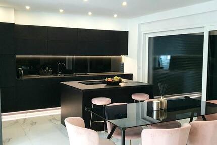 Hochmodernes Doppelhaus, 170m2, großer Garten, exklusive Austattu 6 zimmer