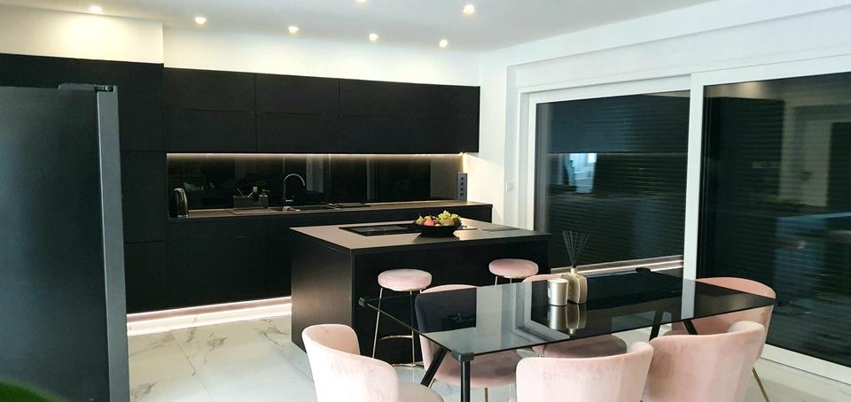 Hochmodernes Doppelhaus, 170m2, großer Garten, exklusive Austattu 6 zimmer