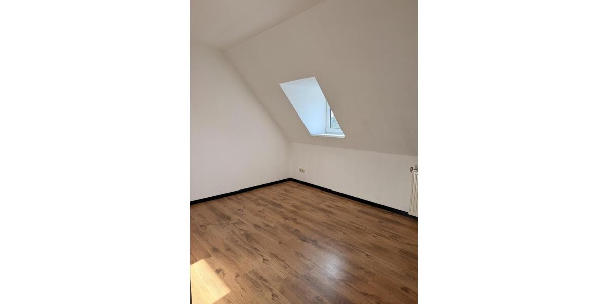 Dachgeschoßwohnung Neukieritzsch - 2 Zimmer, 38 m&sup2;, 215&euro; | Angebot:25378479