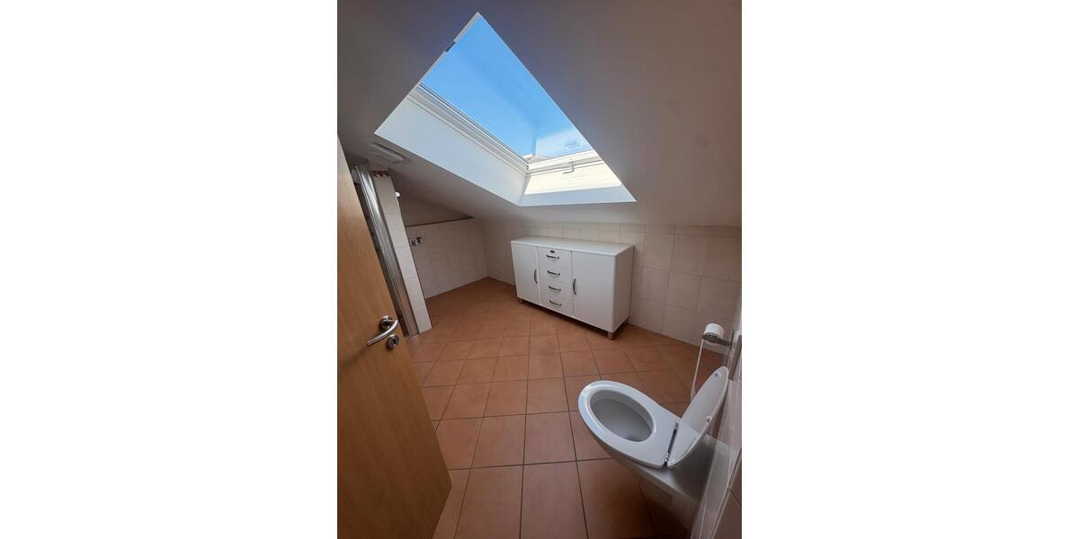 Dachgeschoßwohnung Deggendorf - 2.5 Zimmer, 72 m&sup2;, 790&euro; | Angebot:26603779