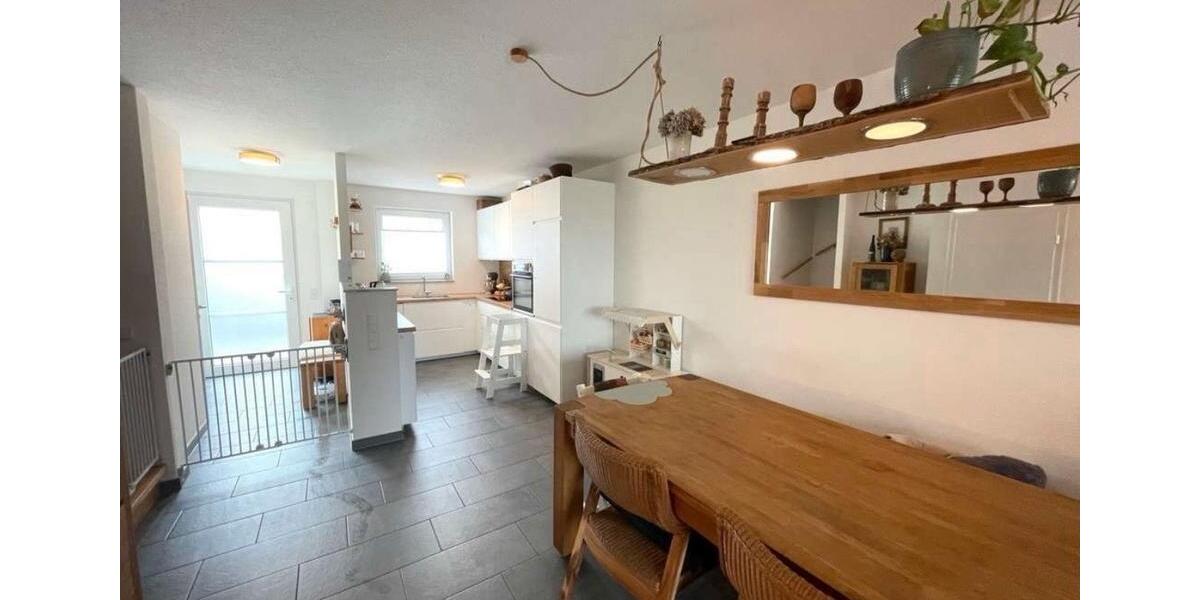 Reihenhaus Grevenbroich - 4 Zimmer, 133 m&sup2;, 1.980&euro; | Angebot:25975947