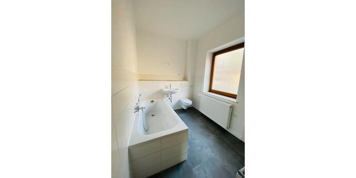 Etagenwohnung Meerane - 2 Zimmer, 67 m&sup2;, 335&euro; | Angebot:26039494