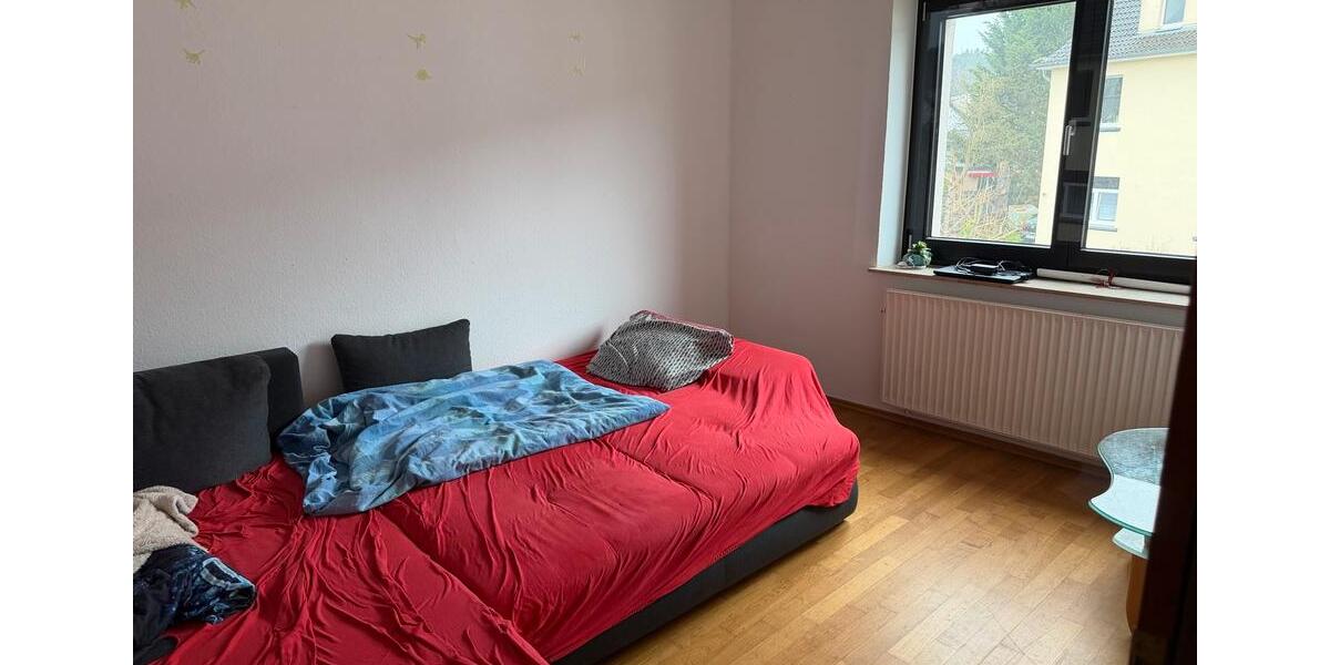 Etagenwohnung Hennef (Sieg) - 3 Zimmer, 92 m&sup2;, 1.250&euro; | Angebot:25935304