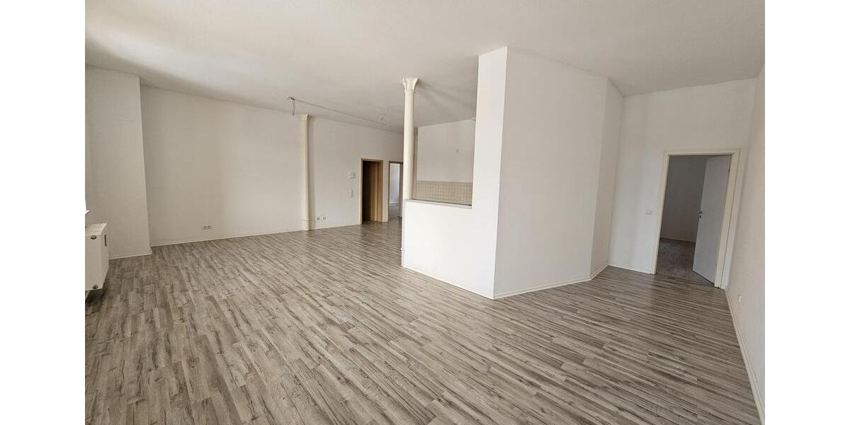 Erdgeschoßwohnung Crimmitschau - 4 Zimmer, 135 m&sup2;, 919&euro; | Angebot:24426878