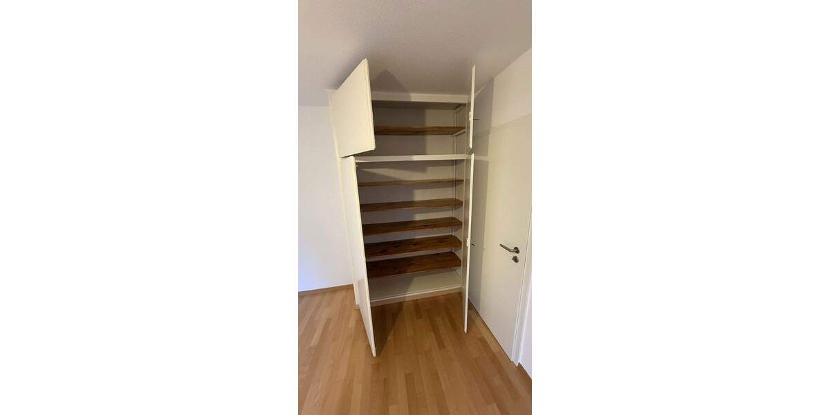 4,5-Zimmer-Wohnung Halbhöhenlage von Stuttgart, Renoviert, EBK, 2XBalkon, Stellplatz, u.m.v. 4 zimmer