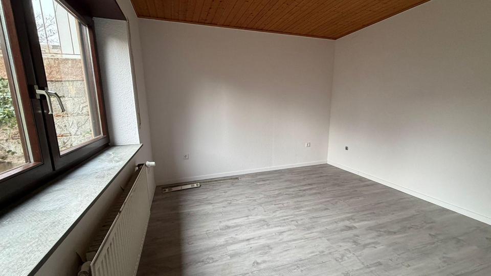 Großzügiges, frisch renoviertes Zweifamilienhaus mit Garten – Plankstadt 8 zimmer