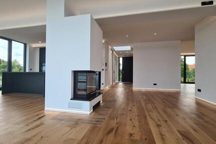 STATE OF THE ART am KAP ZWENKAU + REPRÄSENTATIV MIT BEHEIZTEM POOL + KAMIN + HIGH END + TIEFGARAGE + EBK + SMART zimmer