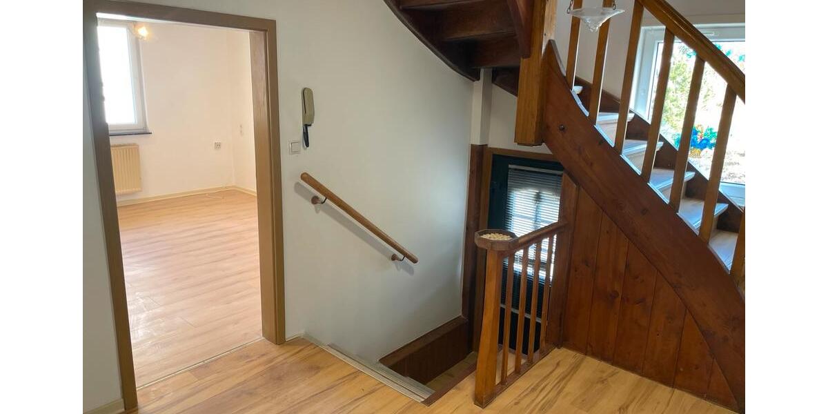 Einfamilienhaus Hofgeismar - 6 Zimmer, 240 m&sup2;, 1.500&euro; | Angebot:23330315