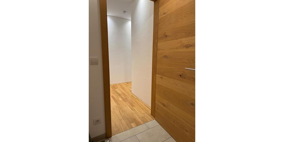 Dachgeschoßwohnung Straubing - 2 Zimmer, 92 m&sup2;, 1.100&euro; | Angebot:24748856