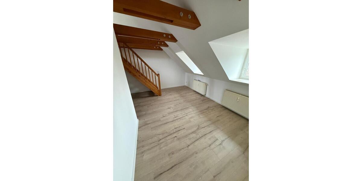 Dachgeschoßwohnung Lichtenstein (Sachsen) - 3.5 Zimmer, 76 m&sup2;, 450&euro; | Angebot:25902789