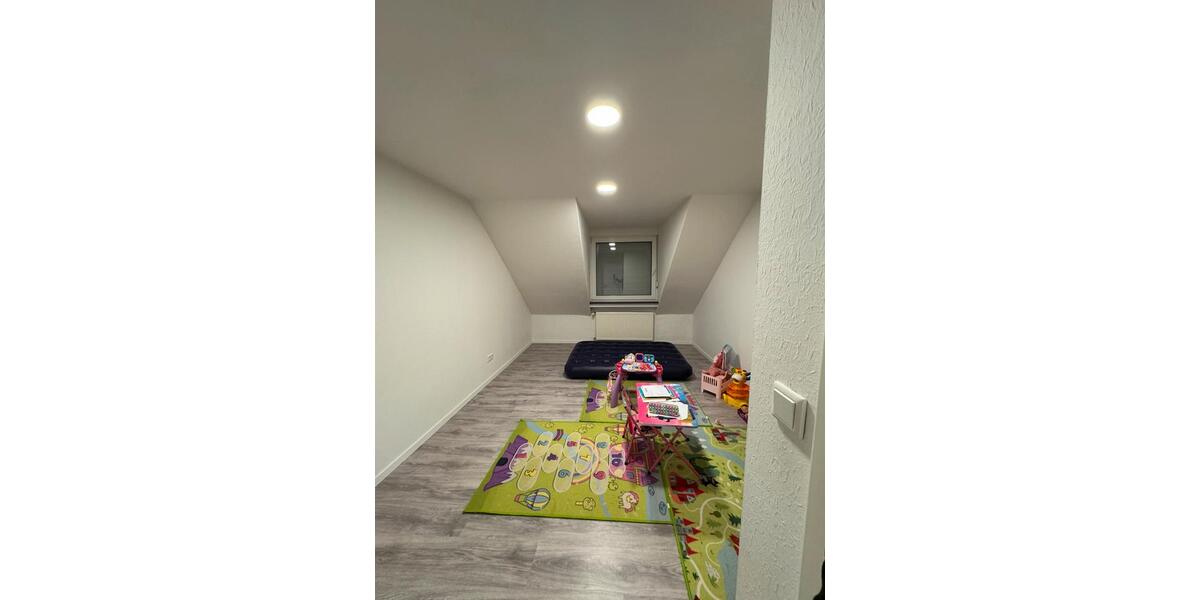 Dachgeschoßwohnung Gelsenkirchen Gelsenkirchen-Mitte - 3 Zimmer, 110 m&sup2;, 695&euro; | Angebot:25764280