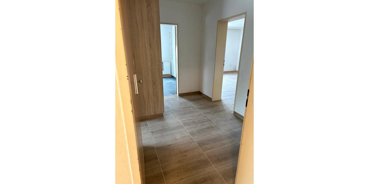 3 Zimmer Wohnung mit Balkon im 1. Stock 3 zimmer