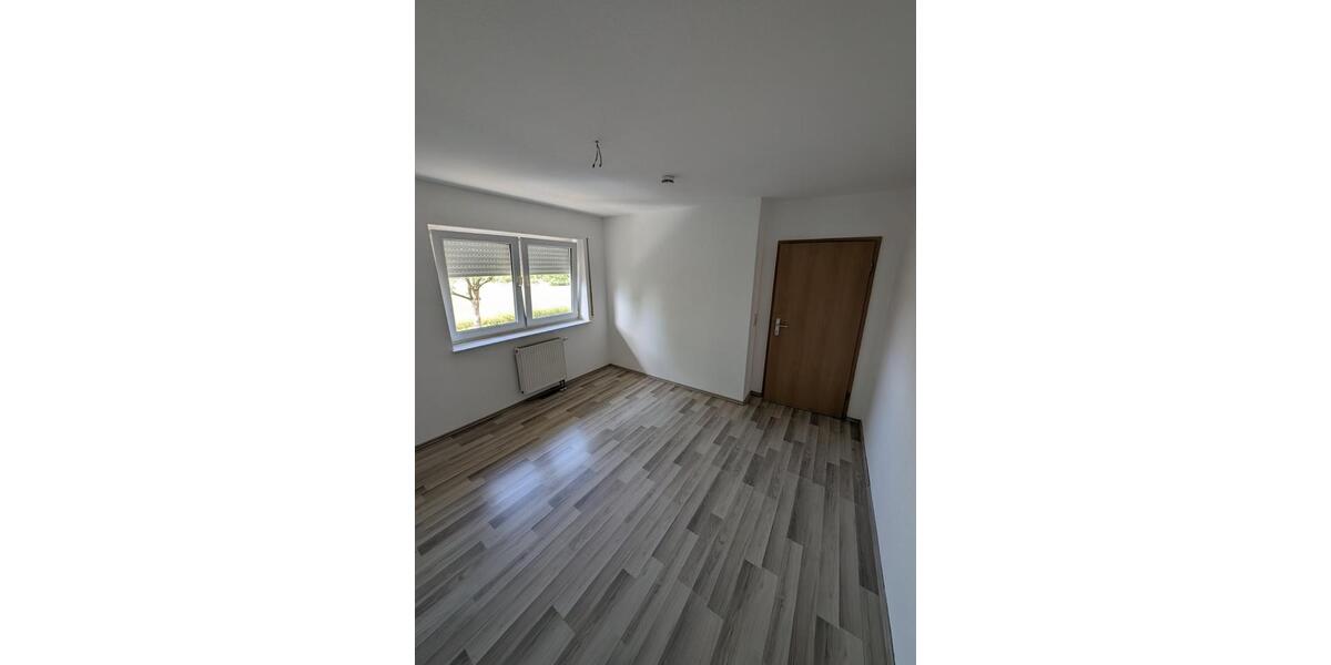 Erdgeschoßwohnung Döbeln - 2 Zimmer, 65 m&sup2;, 410&euro; | Angebot:25519071