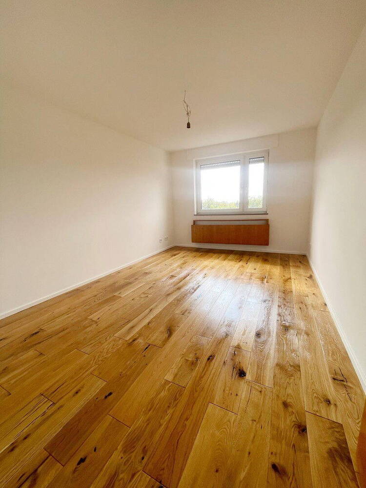 Charmante 5-Zimmer-Whg mit Panoramablick, zwei Balkonen & Tiefgarage - Zweitbezug nach Kernsanierung