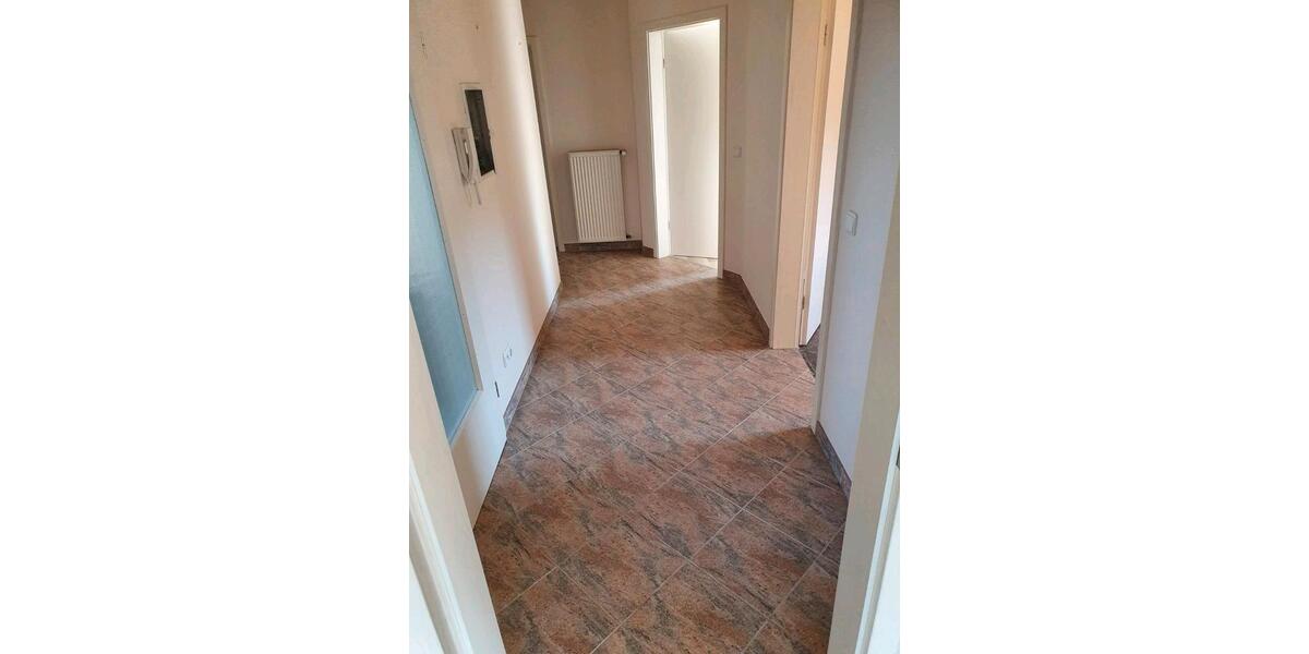 Dachgeschoßwohnung Burghaun - 3 Zimmer, 104 m&sup2;, 790&euro; | Angebot:25640887