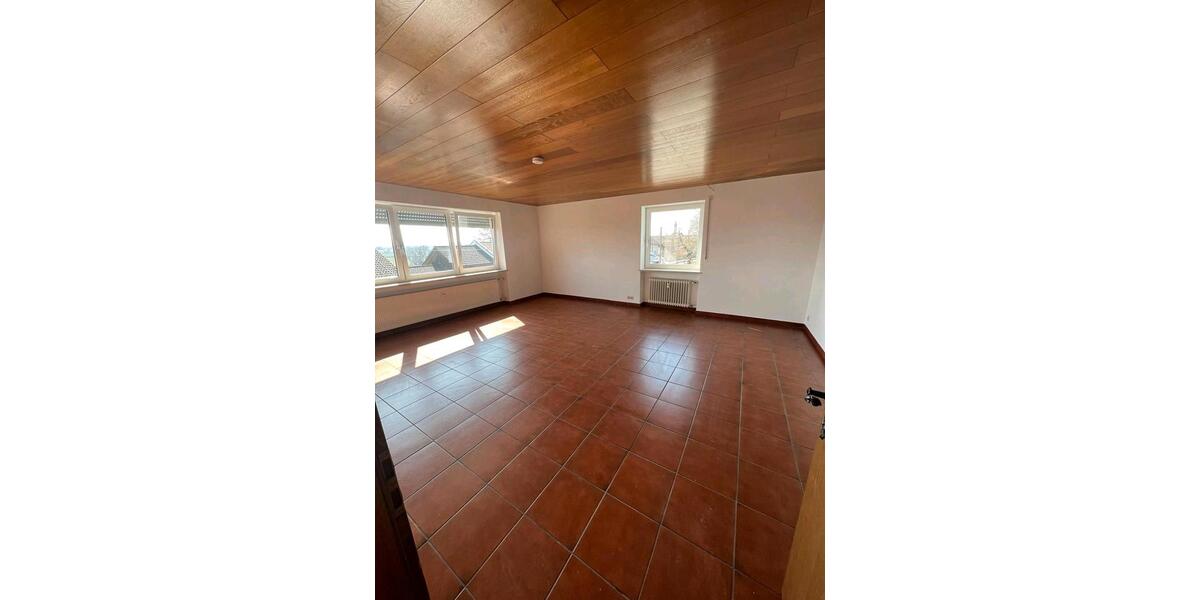 Hochparterre Bruckberg - 5 Zimmer, 120 m&sup2;, 1.200&euro; | Angebot:26444208