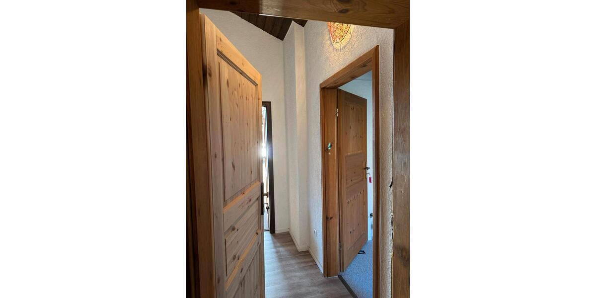 Dachgeschoßwohnung Königswinter - 3 Zimmer, 130 m&sup2;, 1.000&euro; | Angebot:25920056