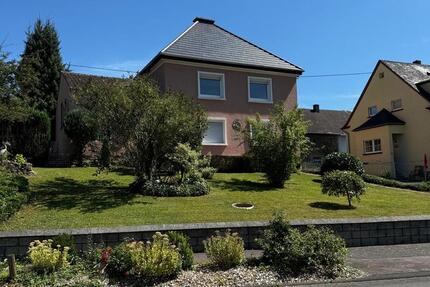 Haus Echternacherbrück - 5 Zimmer, 130 m&sup2;, 1.450&euro; | Angebot:25931939