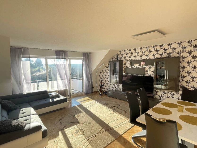 Möblierte lichtdurchflutete 3 Zimmer Wohnung mit Blick ins Grüne