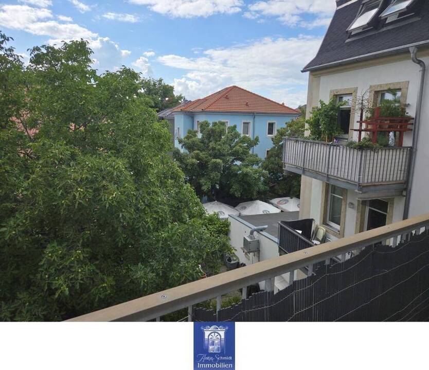 Heimelige 2-Zimmerwohnung mit Balkon, Tageslichtbad mit Wanne und herrlichem Blick!