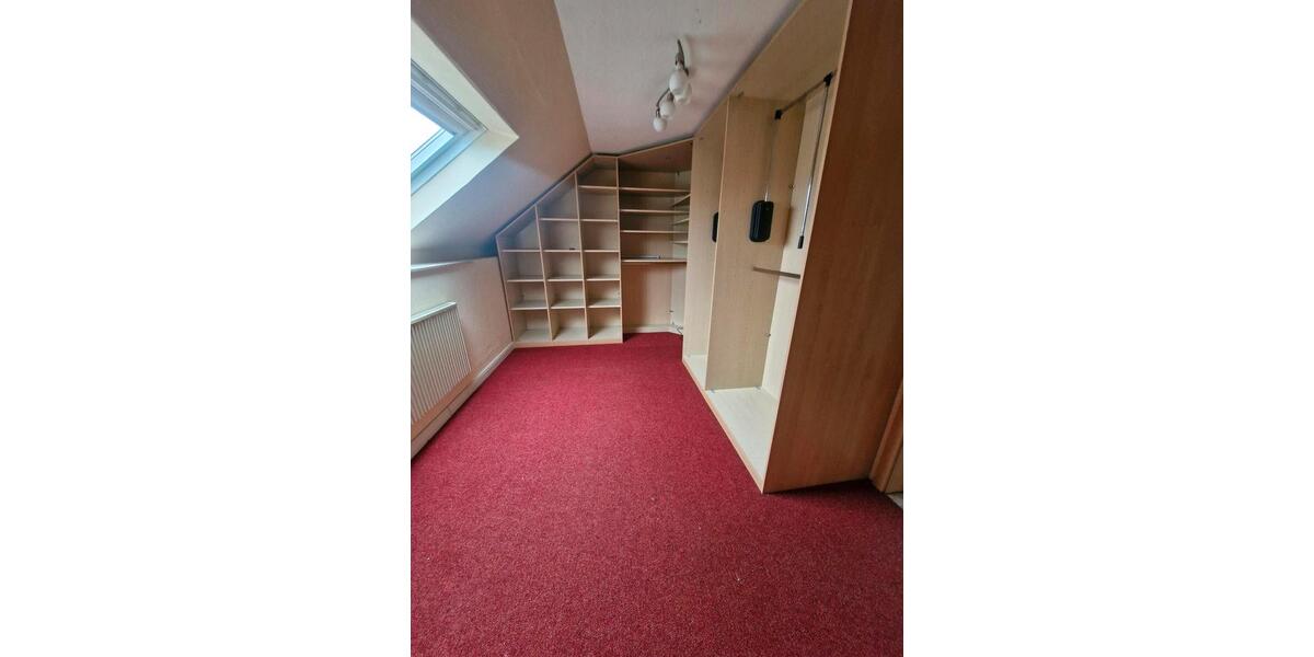 Reihenhaus Dudeldorf - 8 Zimmer, 200 m&sup2;, 1.400&euro; | Angebot:25824171