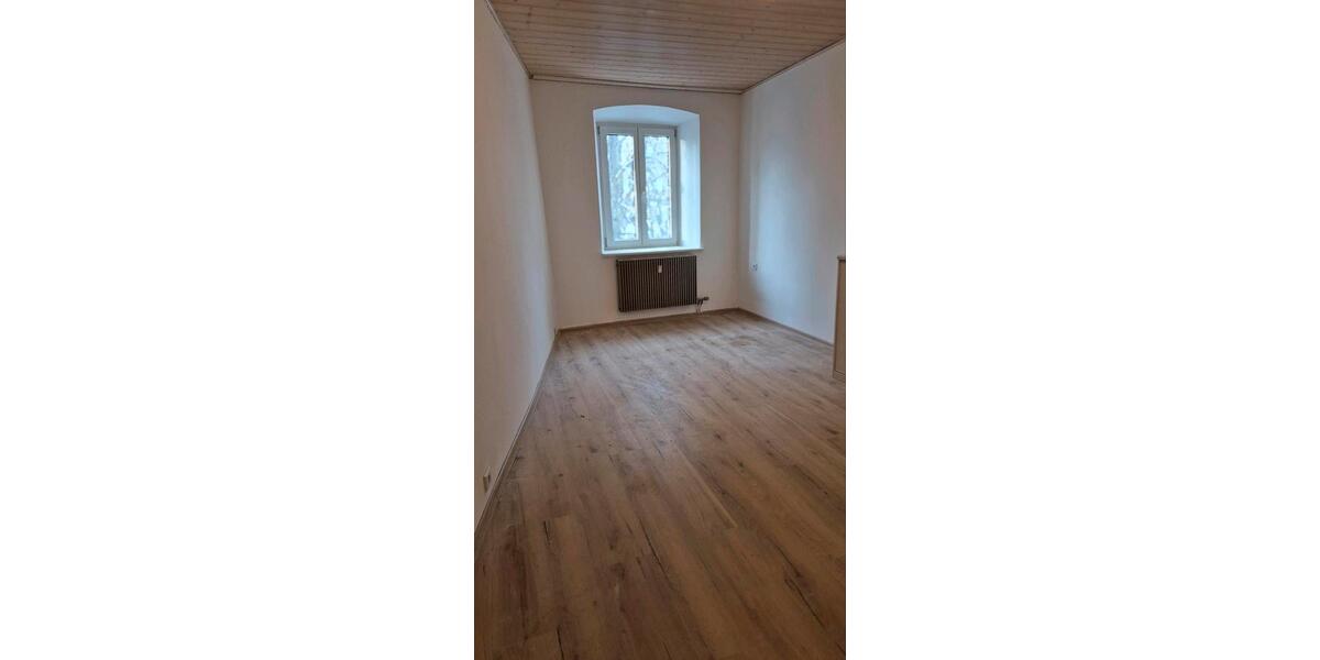 Etagenwohnung Arnstorf - 4 Zimmer, 100 m&sup2;, 1.100&euro; | Angebot:24480617