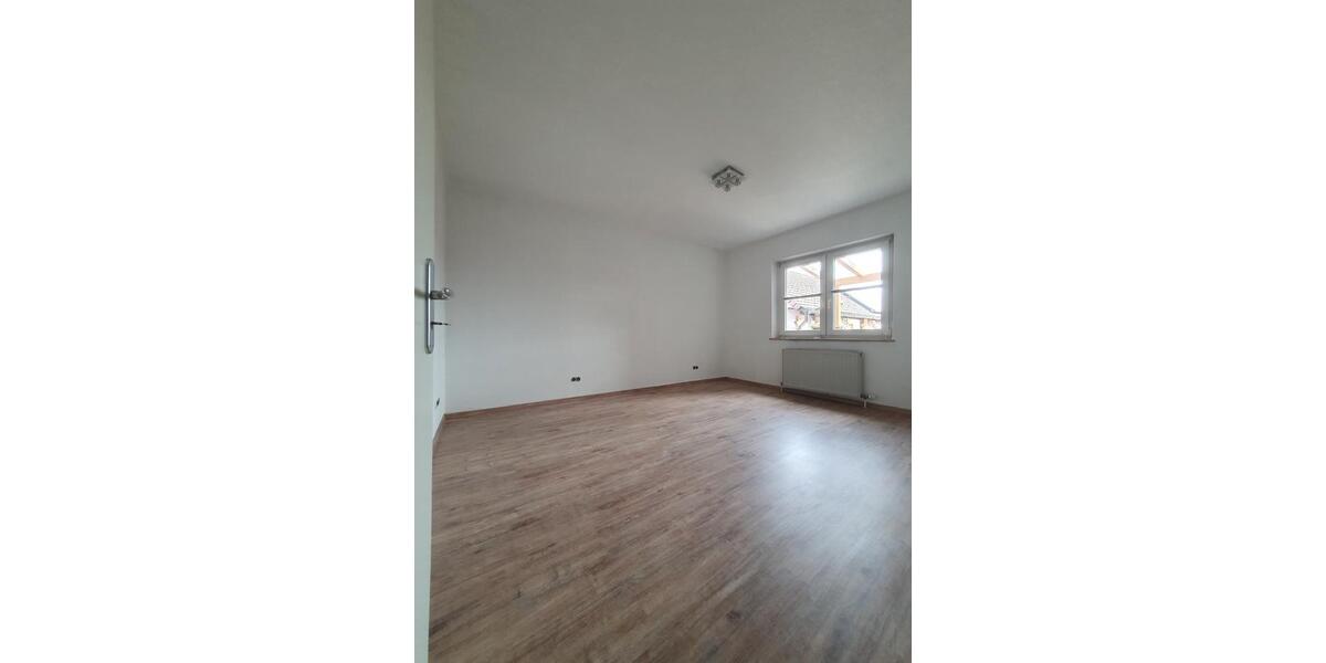 Erdgeschoßwohnung Sulzbach-Rosenberg Rosenberg - 3 Zimmer, 100 m&sup2;, 850&euro; | Angebot:26040536