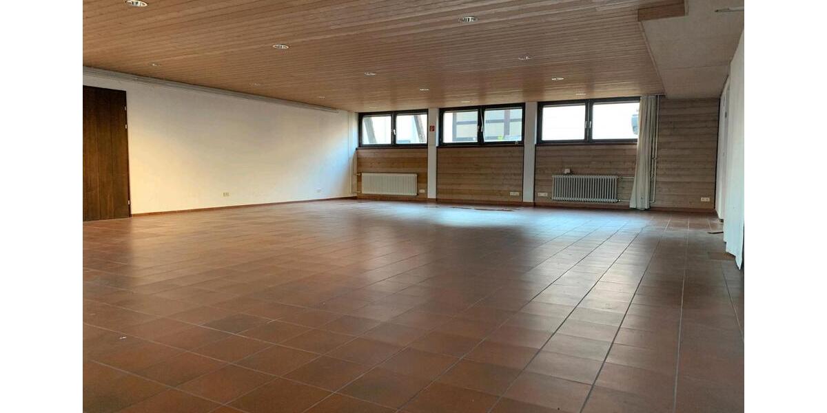 Vielseitig nutzbarer Lager- Büroraum mit Aufzug zimmer