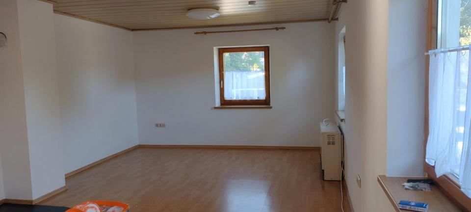 Etagenwohnung Teisnach - 3 Zimmer, 80 m&sup2;, 680&euro; | Angebot:25978586