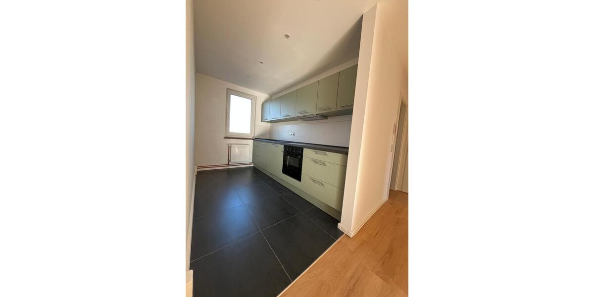 Frisch renovierte 3-Zimmer-Wohnung mit Einbauküche und Balkon 3 zimmer