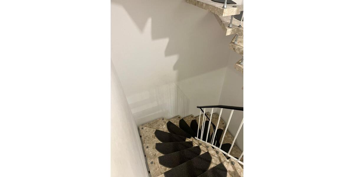 Großzügiges Haus mit eigenem Garten zu Vermieten 4 zimmer