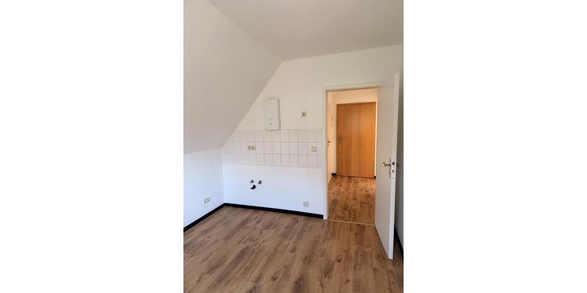 Dachgeschoßwohnung Neukieritzsch - 2 Zimmer, 38 m&sup2;, 215&euro; | Angebot:25378479