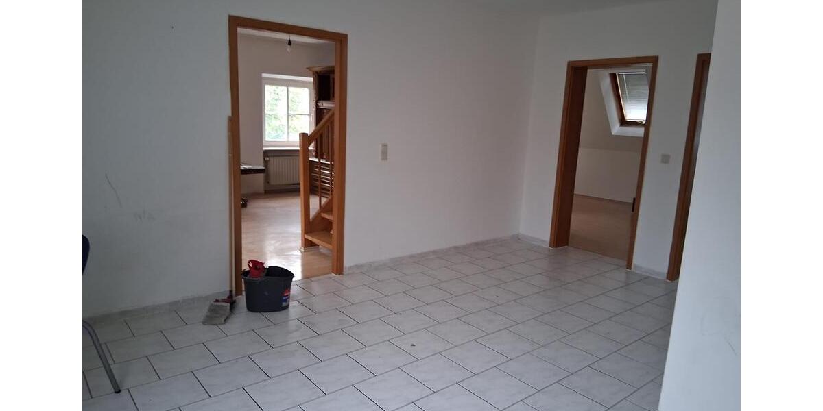 Schöne 4 Zimmer DG-Wohnung zur Miete zimmer