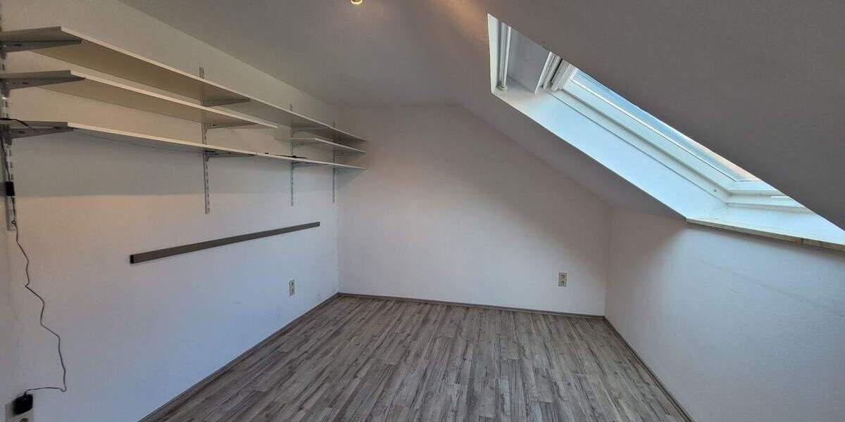 Etagenwohnung Kirchheim - 4 Zimmer, 130 m&sup2;, 980&euro; | Angebot:25845446