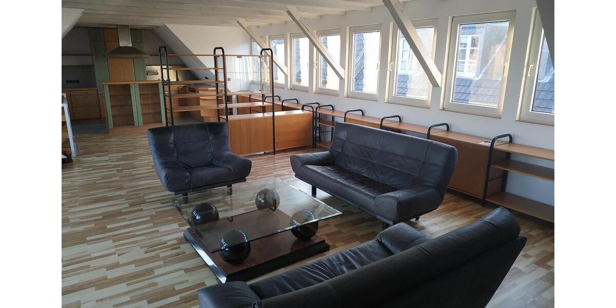 Hochwertiges PENTHOUSE mit 40 qm Süd-Dach-Terrasse, Einbau-Küche und -Schänken, Parkett 2.5 zimmer