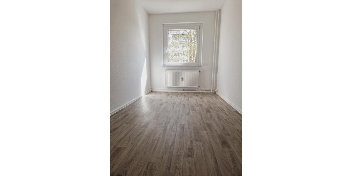 Etagenwohnung Glauchau - 4 Zimmer, 67 m&sup2;, 440&euro; | Angebot:25591473
