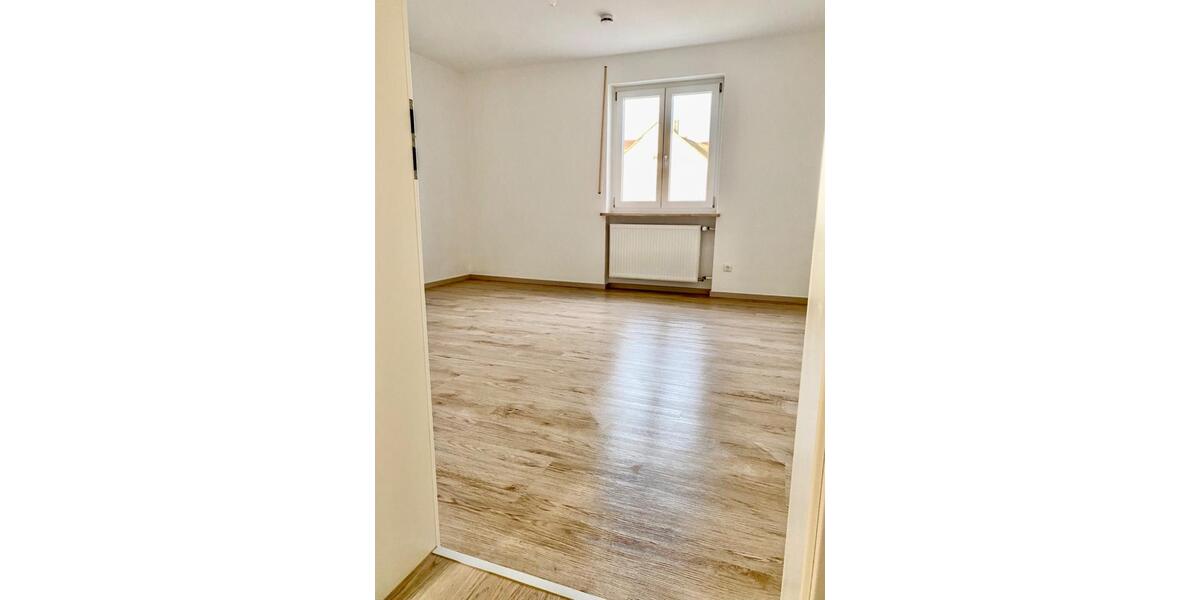 Etagenwohnung Nabburg - 4 Zimmer, 120 m&sup2;, 1.150&euro; | Angebot:24472775