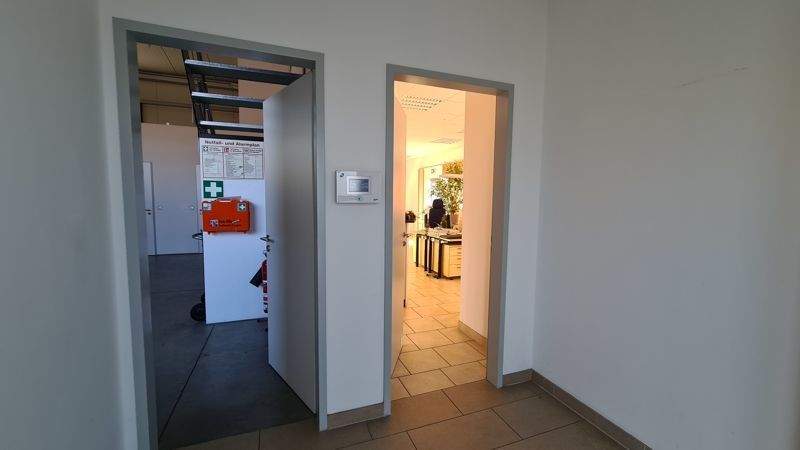 neuwertige Halle (beheizbar) mit Büro zu vermieten in Barbing zimmer
