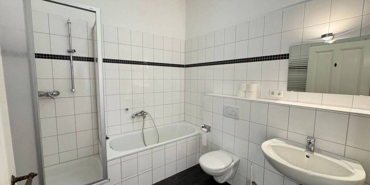 Gewerbeobjekt Baden-Baden Innenstadt - 3 Zimmer, 82 m&sup2;, 900&euro; | Angebot:26080119