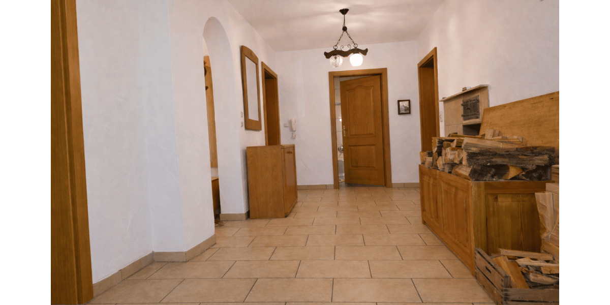 Etagenwohnung Pommersfelden Stolzenroth - 5 Zimmer, 181 m&sup2;, 1.300&euro; | Angebot:26616561
