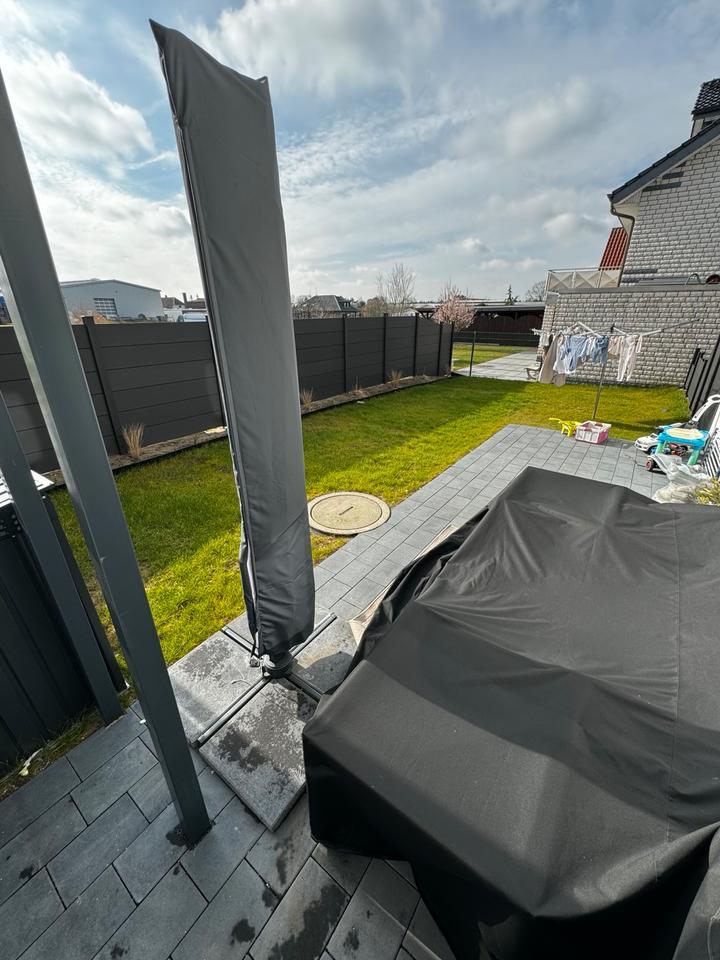 Neuw. 3ZKBTG EG-Neubau Wohnung, Küche, Garten, Carport, E-Ladem.