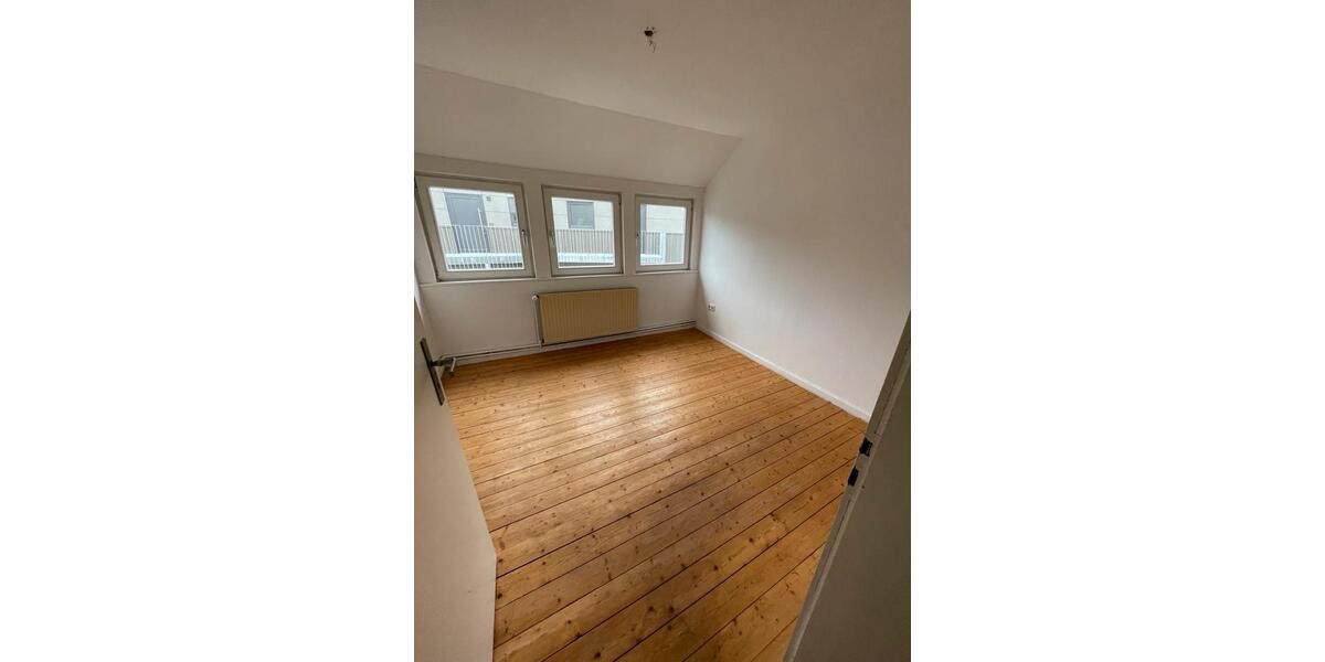 Dachgeschoßwohnung Detmold Hiddesen - 4 Zimmer, 70 m&sup2;, 875&euro; | Angebot:26042255