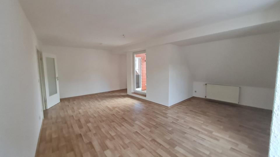 Dachgeschoßwohnung Finsterwalde - 2 Zimmer, 71 m&sup2;, 490&euro; | Angebot:24976258