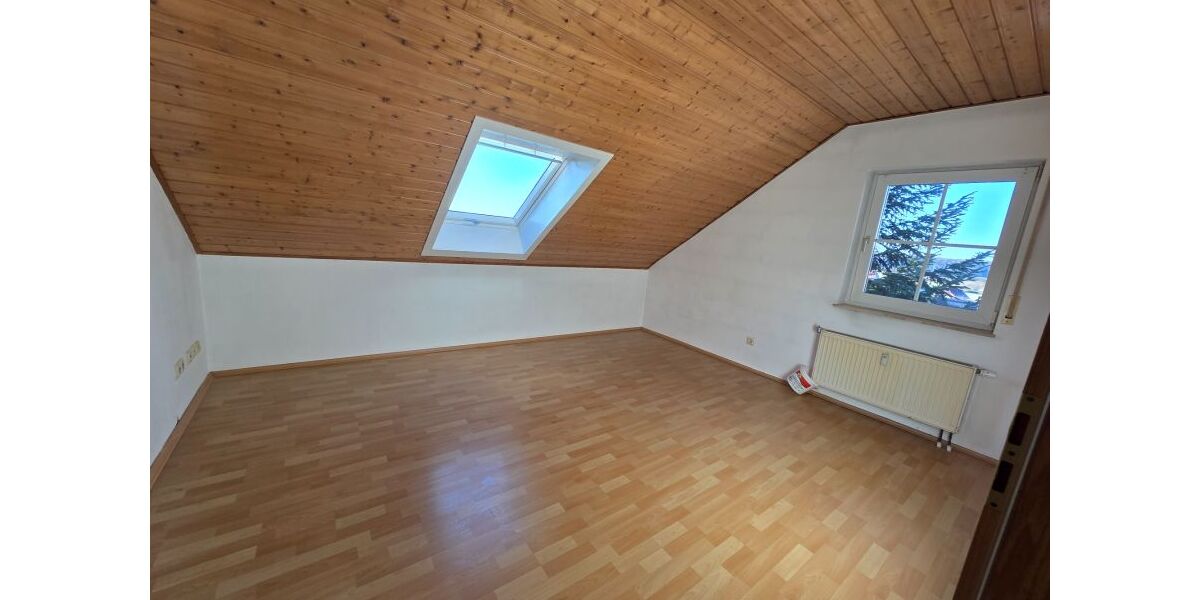 Schöne Dachgeschosswohnung in zentraler Lage - Dachgeschoßwohnung Florstadt | Angebot:24351624