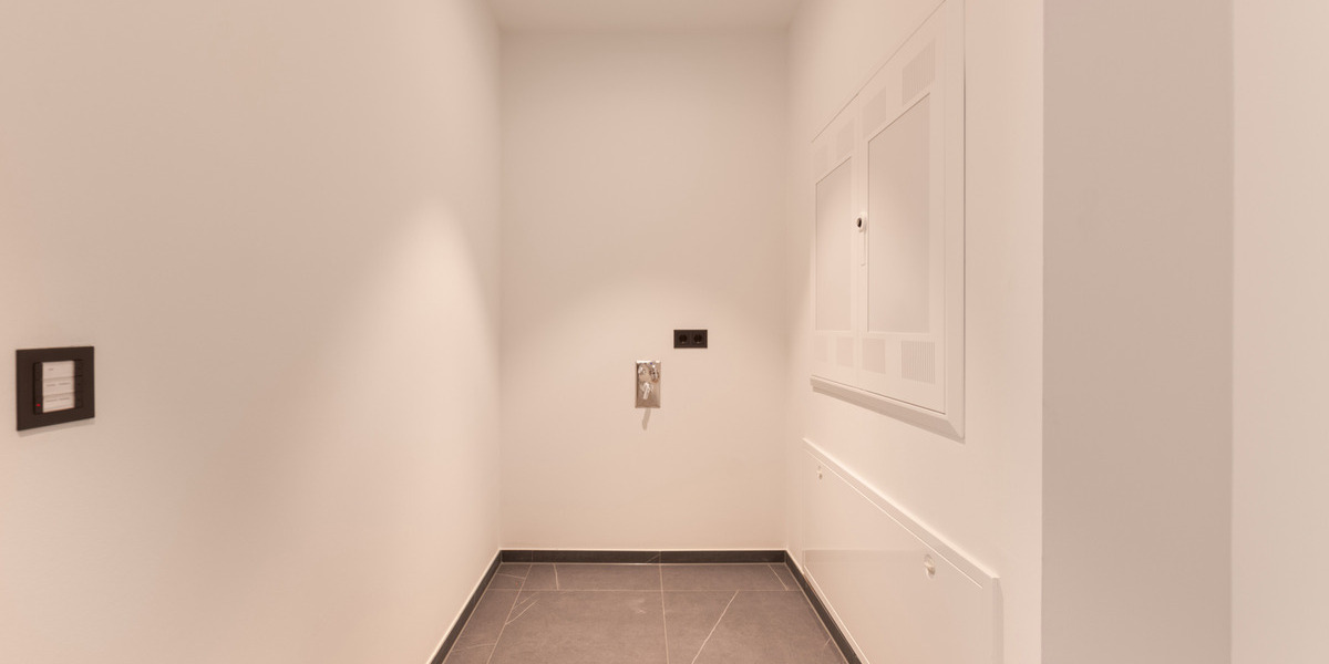 Etagenwohnung Frankfurt am Main Ostend - 3 Zimmer, 121 m&sup2;, 4.000&euro; | Angebot:24991551