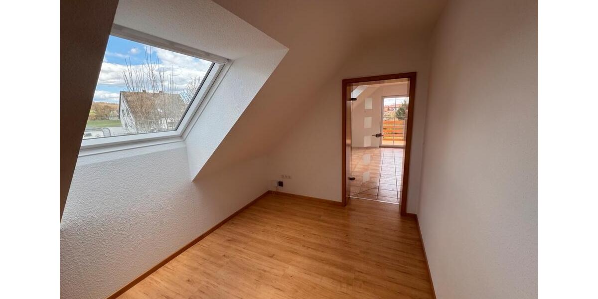 Dachgeschoßwohnung Gronau (Leine) - 4 Zimmer, 113 m&sup2;, 900&euro; | Angebot:26035335