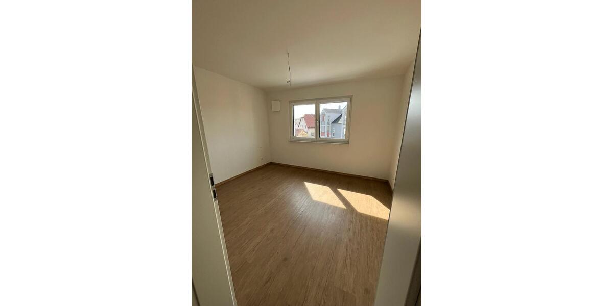 Etagenwohnung Knittlingen - 4 Zimmer, 100 m&sup2;, 1.400&euro; | Angebot:26048812