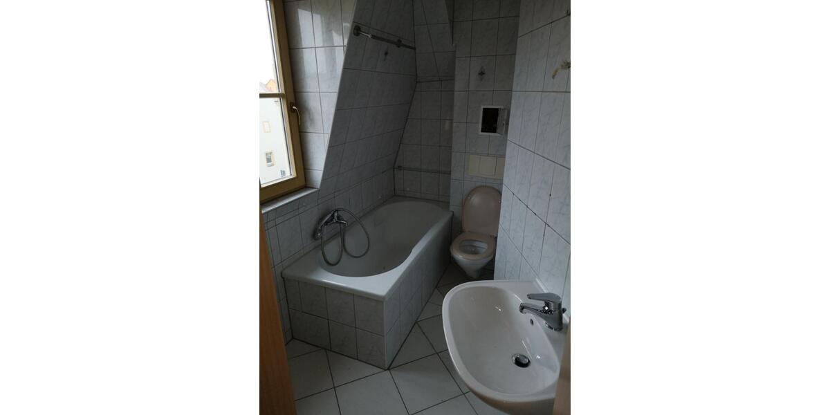 Dachgeschoßwohnung Querfurt - 3 Zimmer, 60 m&sup2;, 340&euro; | Angebot:25887272