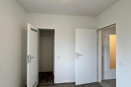 Hell und Freundlich, fast im Grünen und Stadtnah!!! 3 ZKB + Balkon - Frisch renoviert*** zimmer