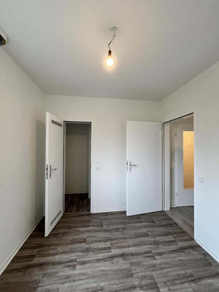 Hell und Freundlich, fast im Grünen und Stadtnah!!! 3 ZKB + Balkon - Frisch renoviert*** zimmer